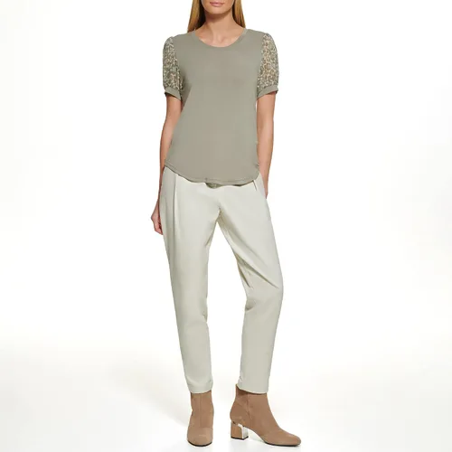 Vista 2 de DKNY Camiseta deportiva de manga abombada estampada para mujer