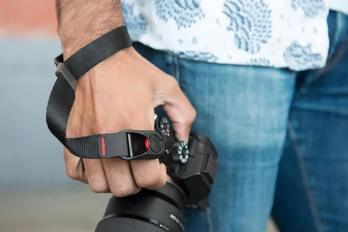 Vista 5 de Peak Design Correa de muñeca para cámara, compatible con cámaras DSLR, compactas y apuntar y disparar, perfil bajo, liberación rápida