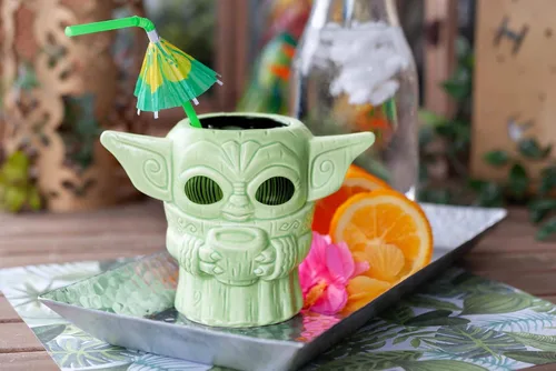 Vista 5 de Geeki Tikis Star Wars: The Mandalorian The Child Baby Yoda Taza Taza de cerámica coleccionable oficial de Star Wars estilo Tiki Capacidad