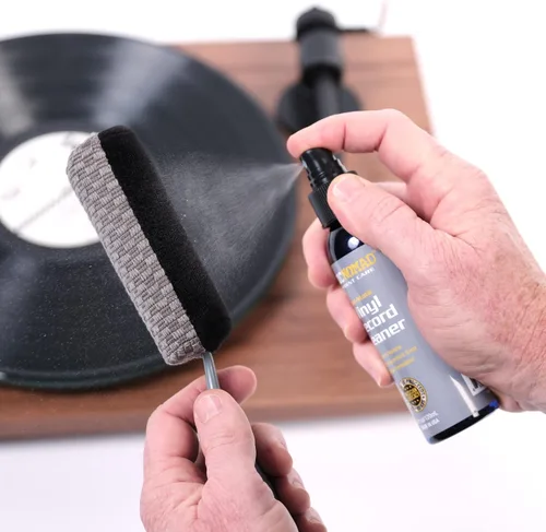 Vista 2 de MusicNomad Next Level 6 'n 1 Kit de limpieza y cuidado de discos de vinilo (MN890) Includes Large 120 mL Cleaner, Clean/Dry/Dust Brush, Stylus
