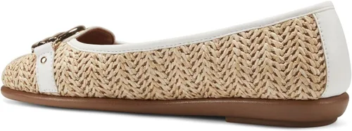 Vista 11 de Aerosoles Zapatos planos de ballet Big Bet para mujer, Rafia combinada natural
