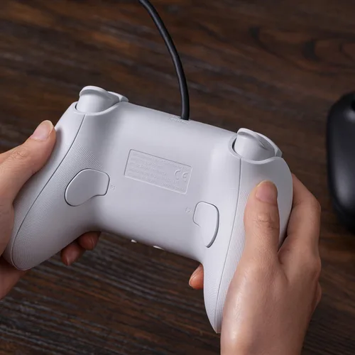Vista 8 de 8Bitdo Ultimate Wired Controller for Xbox Series X, Xbox Series S, Xbox One, Windows 10 & Windows 11 - Officially Licensed (White)