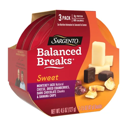 Vista 4 de Kit de aperitivos Sargento Sweet Balanced Breaks con queso natural Monterey Jack, arándanos secos, trozos de chocolate oscuro y chips de plátano