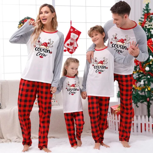 Vista 4 de Pijamas de Navidad para la familia 2023 conjuntos a juego divertidos de Navidad de manga larga pijamas de 2 piezas para regalos de fiesta