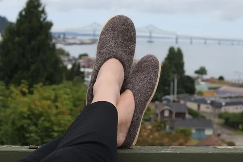 Vista 2 de Pantuflas tipo mule para hombre de lana merino de fieltro 'Astoria