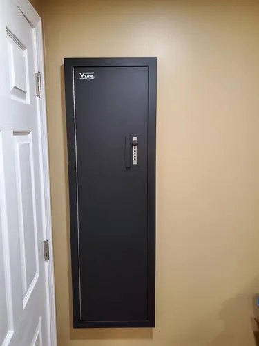 Vista 6 de Bóveda táctica para armario, color negro plano en pared, caja fuerte para pistola y equipo táctico, esta caja fuerte proporciona seguridad