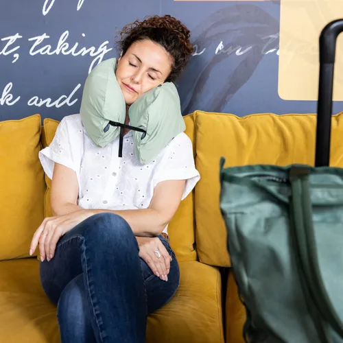 Vista 2 de HEST Pro Funda de almohada para viaje con enfriamiento - 3 en 1 para cuello, cuerpo y pequeña almohada de viaje compatible - Diseño portátil