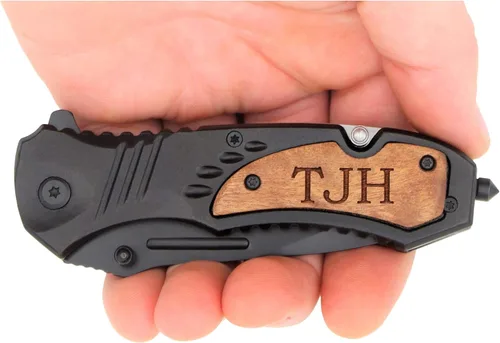 Vista 4 de Palmetto Wood Shop - Cuchillo de bolsillo grabado profesionalmente - Regalos personalizados para hombres, cuchillo al aire libre para caza, camping