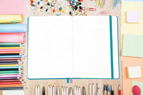 Vista 6 de Guissi Cuaderno clásico de cuadrícula de puntos, tapa dura A5, papel grueso sin ácidos de 2.82 oz/m², con bolsillo interior fino, piel sintética