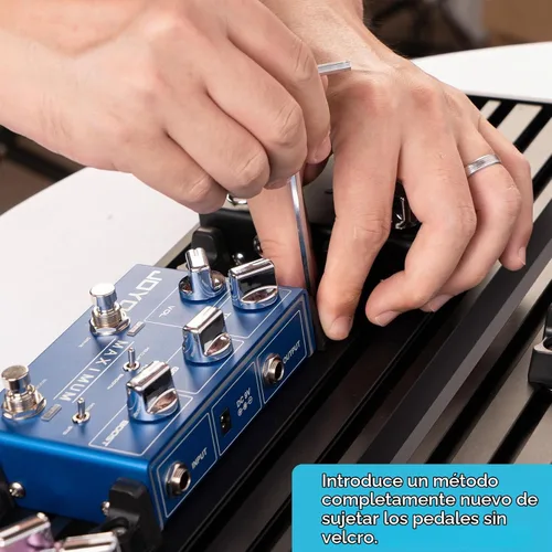 Vista 3 de GUITTO Pedalera de guitarra, diseño seguro con clip de aleación de aluminio con bolsa de transporte, no necesita adhesivo para pedales de efectos