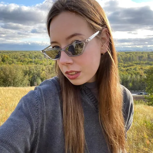 Vista 2 de AIEYEZO Gafas de sol de ojo de gato a la moda para mujer, marco pequeño, gafas de ojo de gato, elegantes y retro