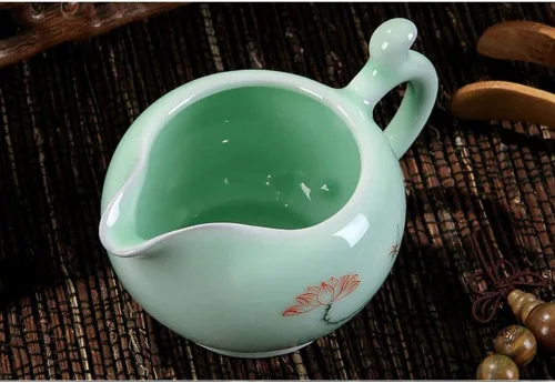 Vista 2 de Hotumn Celadon Juego de té de porcelana hecho a mano con tema de loto, tetera de porcelana cubierta taza de té Gongdao taza de China