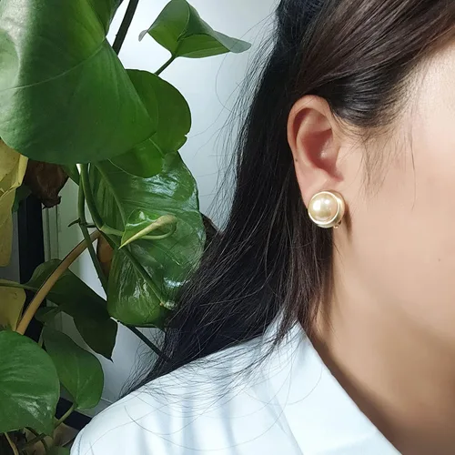 Vista 30 de Yoursfs Aretes de clip de perlas blancas grandes para mujer, chapados en oro de 18 quilates, hipoalergénicos, sin perforaciones, joyería brillante