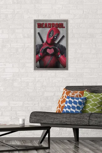 Vista 2 de Marvel Deadpool Legacy - Póster de pared de corazón, 22.4 pulgadas de largo x 14.7 pulgadas de ancho, versión enmarcada de madera de granero