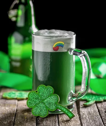 Vista 3 de Simply Charmed Marcadores magnéticos para bebidas del día de San Patricio y dijes de vino para vasos sin tallo, tazas de cerveza o cócteles