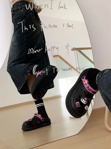 Vista 3 de Zapatos kawaii Kuromi pantuflas para mujer, lindos zuecos de jardín, de dibujos animados, para interiores, exteriores, sandalias de nube para niñas
