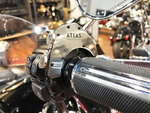 Vista 6 de ATLAS Bloqueo del Acelerador - Una Asistencia del Acelerador de Control de Crucero para Motocicleta, PULIDO (Kit Inferior)