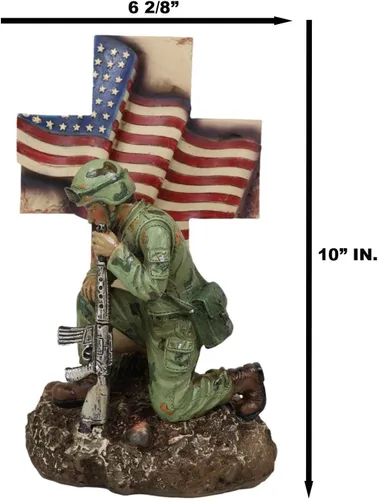 Vista 2 de Ebros Gift Battlefield War Hero Soldado con rifle arrodillado por cruz con bandera estadounidense, figura conmemorativa de 10 pulgadas de alto