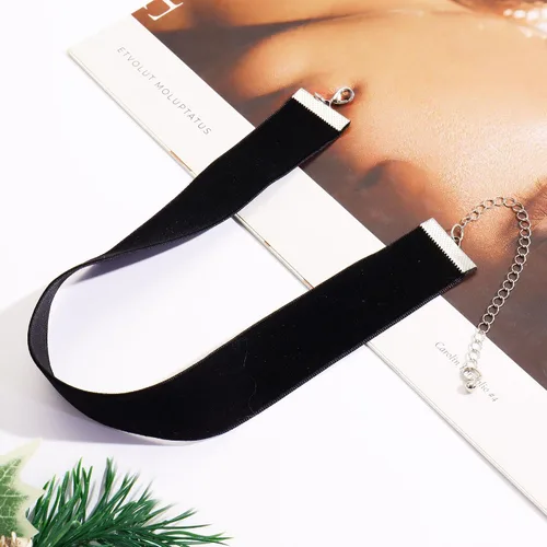 Vista 2 de Gargantilla de terciopelo para mujer, juego de collar de cinta gótico de Halloween Y2K