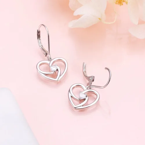 Vista 3 de Aretes de plata fina 925 en forma de corazón colgante para mujeres y niñas.