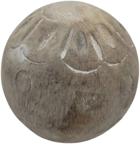 Vista 2 de PD Home & Garden Medallón tallado bola de madera decorativa pequeña 3.15 pulgadas con detalles blancos