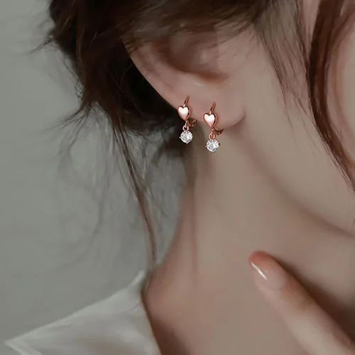 Vista 2 de SLUYNZ Aretes de aro de plata de ley con forma de corazón pequeño para mujer