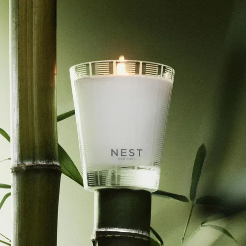 Vista 3 de NEST New York Vela clásica perfumada, bambú, 8.1 onzas, tiempo de combustión de hasta 60 horas, recipiente de vidrio reutilizable