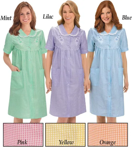 Vista 4 de Collections Etc Gingham Robe with Floral Accents, Snap-Front Closure and Lace Trim