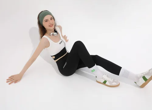 Vista 4 de TWKXL Leggings sedosos y elásticos de cintura alta para mujer con calcetines a juego a media pantorrilla, pantalones de yoga, pantalones de fitness