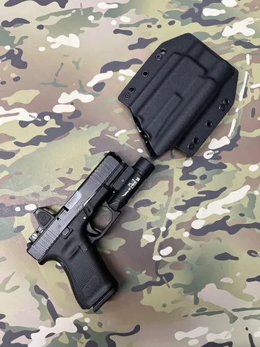Vista 5 de Funda Kydex negra compatible con Glock 19 Olight PL-3 Valkyrie