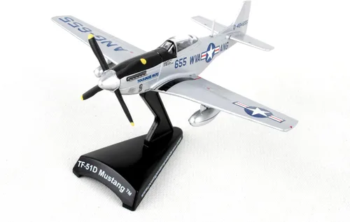 Vista 8 de P-51D Mustang Bunny Red Tail 1/100 Modelo fundido a presión