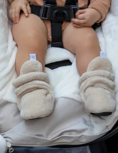 Vista 4 de 7AM Enfant Plush Baby Booties - Water Repellent Baby Shoes for Girls & Boys, Ultra Soft Winter Socks & Slippers for Infants