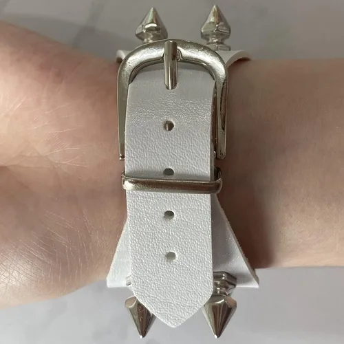 Vista 3 de YANCHUN Gargantilla de Puddin para mujer, de cuero punk, collar con letra, collar de espigas, pulsera de espigas, accesorios de disfraz de Halloween
