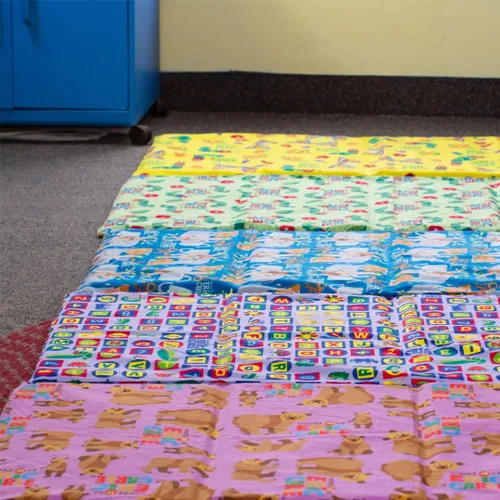 Vista 6 de KinderMat Sheets Eric Carle - Alfombrilla para siesta completa, lavable, edición especial, ABC y 123, regular, 47 x 22 pulgadas, ideal