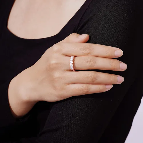 Vista 36 de Amazon Essentials Anillo de plata de ley de cinco piedras con circonita cúbica de corte redondo Infinite Elements (anteriormente colección Amazon)