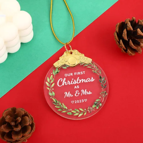 Vista 4 de Adorno de matrimonio de primera Navidad 2023, Just Married Mr and Mrs Sign Gifts Our First Christmas Ornament 2023 Regalos de despedida de soltera