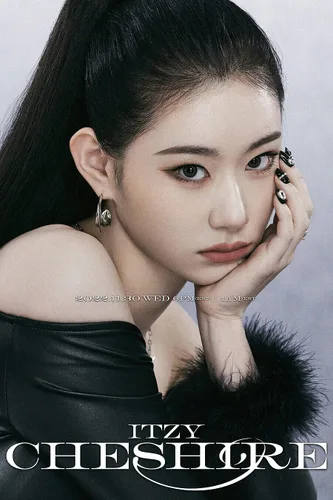 Vista 2 de ( Pre-Order Benefit ) (SPECIAL EDITION) ITZY CHESHIRE Mini Album ( A / B - Random Ver. +1ea Store Gift Card ) K-POP SELAED