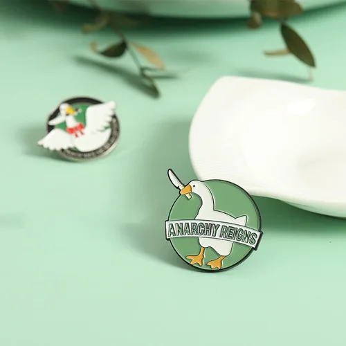 Vista 5 de LUKGELYAM Lindos alfileres esmaltados de dibujos animados, broche de solapa para mochila, chaquetas, divertidos alfileres de tigre para regalo