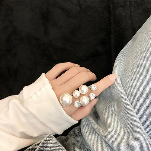 Vista 2 de Cicod Anillo de perlas vintage, apilables, anillos de perlas ajustables, anillo de dedo completo de perlas abiertas, joyería de moda para mujeres