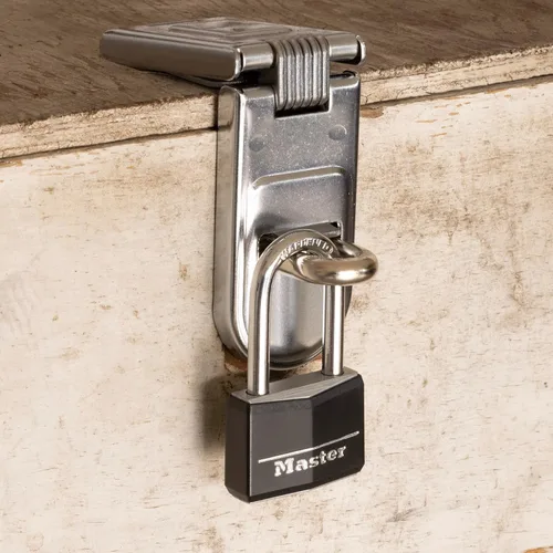 Vista 4 de Master Lock Cerradura de aluminio cubierta, cerradura de casillero con llave, cerradura de llave para exteriores, 1 paquete, 141DLF y candado