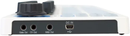 Vista 4 de Arturia BeatStep Bundle: 16 pasos secuenciador MIDI USB DJ Performance Pad Controller, mochila de carbón RPAK con bolsillo acolchado para portátil