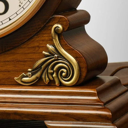 Vista 5 de FBITE - Reloj de mesa antiguo de madera de roble, reloj de estante decorativo con pilas, reloj de mesa de vidrio HD, fácil de leer