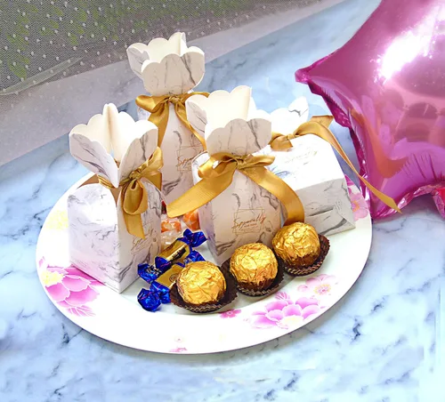 Vista 5 de Lontenrea 50 cajas de dulces para boda, fiesta de cumpleaños, caja de regalo con 50 cintas doradas para decoración