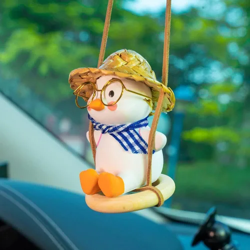 Vista 5 de Colgante de pato en columpio para automóvil, decoración linda para el auto, regalo para el espejo retrovisor y accesorios para colgar en el espejo