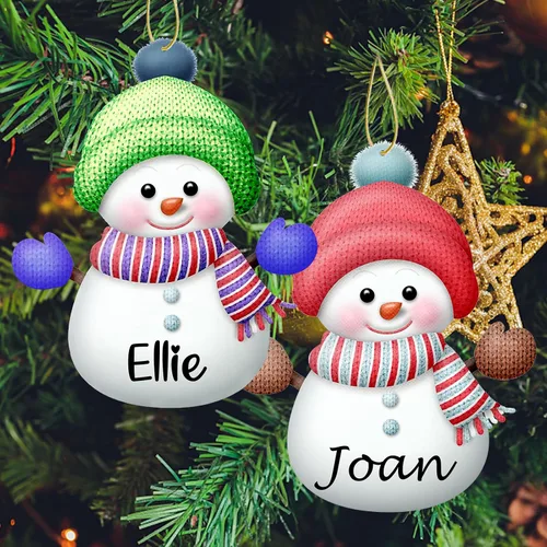 Vista 6 de Adornos de Navidad personalizados con nombres, muñeco de nieve, 8 piezas, adorno familiar personalizado, decoración colgante de madera para árbol