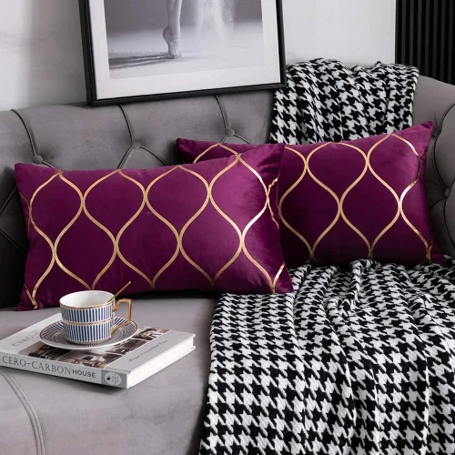 Vista 28 de DEZENE Fundas de almohada decorativas de terciopelo dorado de 22 x 22 pulgadas: paquete de 2 fundas de almohada cuadradas decorativas para Negro