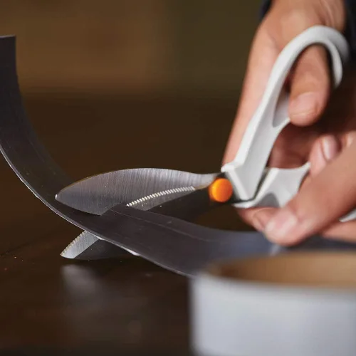 Vista 5 de Fiskars SoftGrip PowerCut Tijeras de tela y medios mixtos, tijeras resistentes de 8 pulgadas para tela, cartón, corcho, metal decorativo y corte