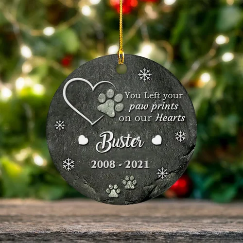 Vista 4 de Adorno conmemorativo personalizado para mascotas para perro, gato, mascota, huellas de pata izquierda en nuestros corazones, copos de nieve