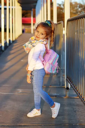 Vista 8 de mibasies Mini mochila para niñas y niños, monedero arcoíris