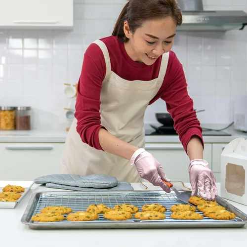 Vista 7 de WECARE Guantes desechables de nitrilo rosados, sin polvo ni látex, no estériles, aptos para alimentos